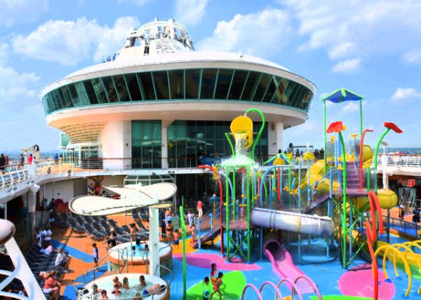 2024-08-06_08_Deck 11 Splashaway Bay  Featuring Colorful Cartoon Statues0001.JPG