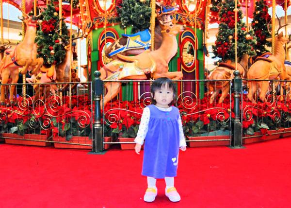 12-01-12_ King of Prussia Mall_Carousel Ride תľ-20001.JPG
