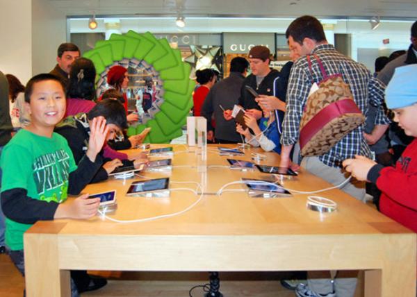 12-01-12_ Apple Store ƻ-10001.JPG