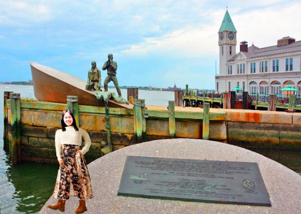 1998-06-06_American Merchant Mariners' Memorial Depicting a Merchant Marine Vessel Sunk in WWII.jpg