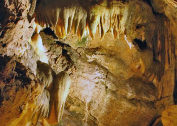 2015-06-06_Crystal Cave_Rock Formations Ҳ-110001.jpg