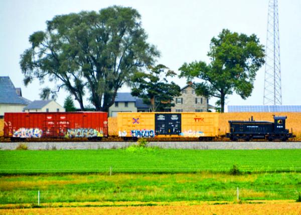 2021-10-07_Train Run through Alfalfa Farm0001.JPG