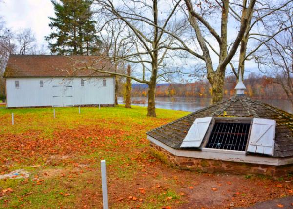 2021-11-21_Durham Boat Barn-30001.JPG