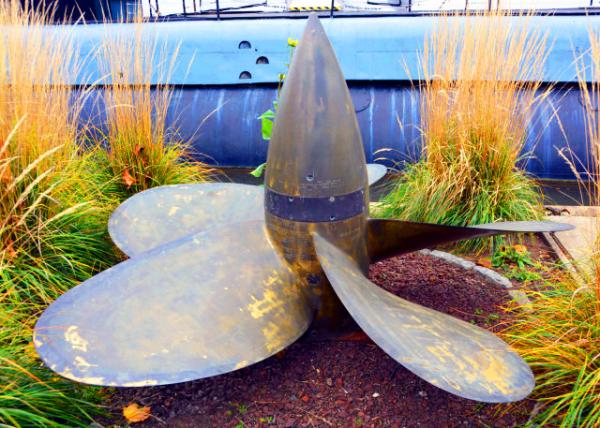 2021-12-04_USS Submarine Becuna_Propeller0001.JPG