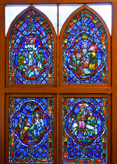 2021-12-15_The four panels of the Christmas window depict the following scenes- the annunciation to the shepherds, the presentation in the temple, the adoration of the wise men, and the flight into Egyp0001.JPG