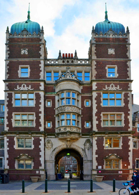 2021-12-19_Quadrangle Dormitories_Memorial Tower (1901)-10001.JPG