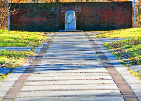 2021-12-20_William Penn Landing Site Monument-30001.JPG