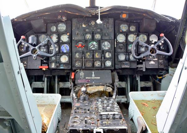 2021-12-29_Grumman C-1A Trader Cockpit_ a Prototype Twin-Engine_ High-Wing Aircraft-10001.JPG