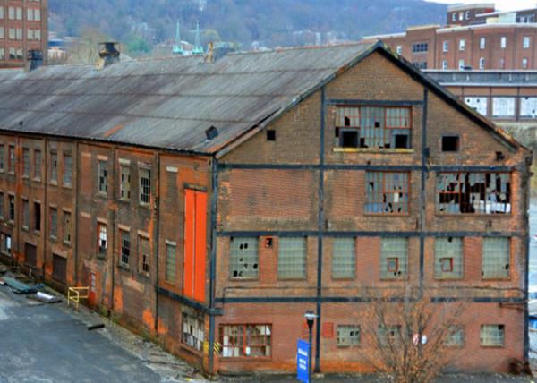 2022-01-02_One of the Few Preseved Bldgs0001.JPG