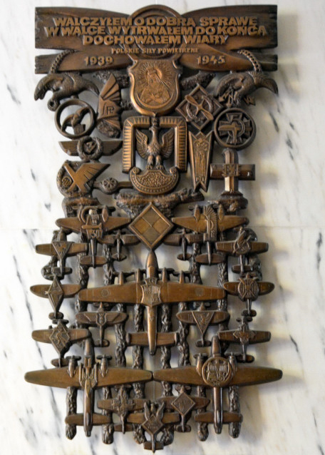 2022-02-01_Sculpture_In Memory of the Polish Airmen Who Died in WWII-10001.JPG