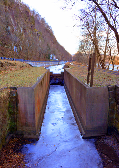 2022-02-11_Narrowsville_Delaware Canal Lock 20-20001.JPG