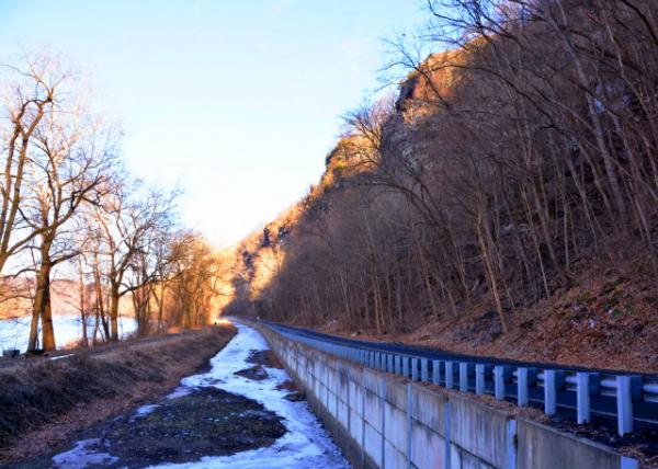 2022-02-11_Towpath beneath the Nockamixon Cliffs-20001.JPG