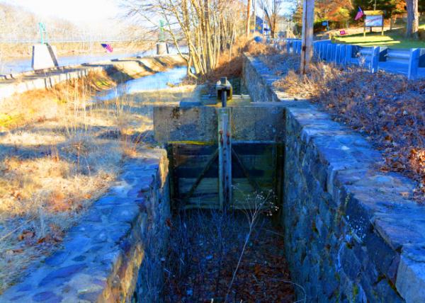 2022-02-20_Paunacussing Creek Aqueduct0001.JPG