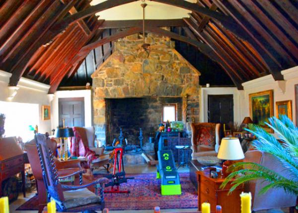 2022-02-27_Gothic Cottage_Main Rm0001.JPG