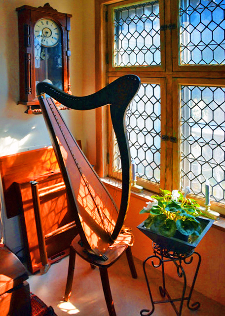 2022-02-27_Gothic Cottage_Harp0001.JPG