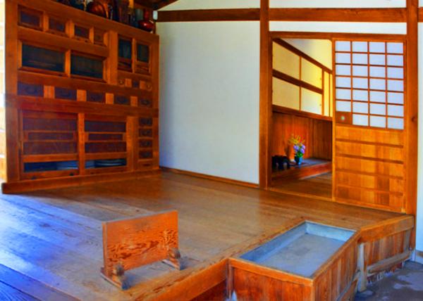 2022-04-08_Kitchen Antechamber afar0001.JPG