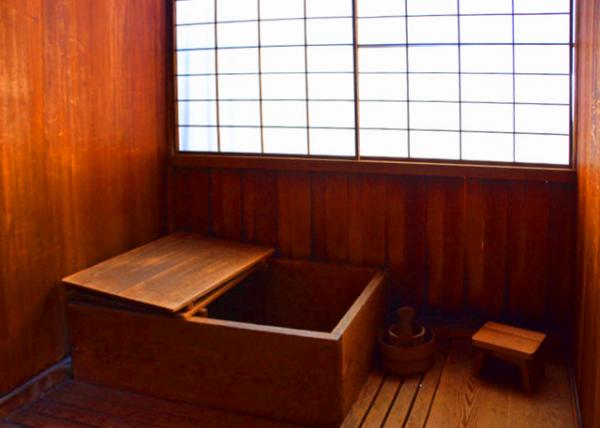 2022-04-08_Bath House_Bathtub0001.JPG