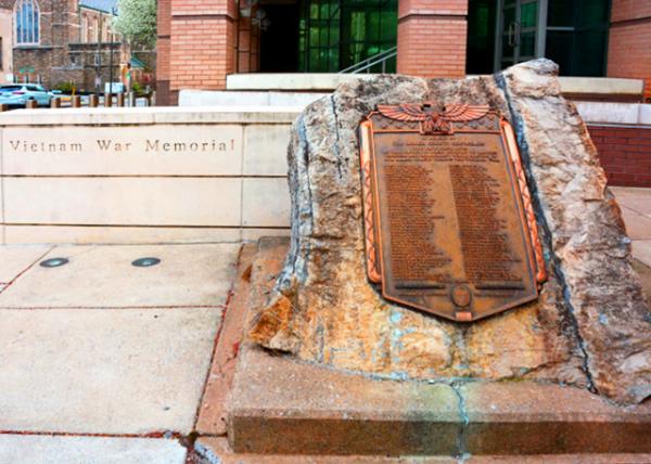 2022-04-13_Federal Courthouse_Vietnam War Memorial0001.JPG