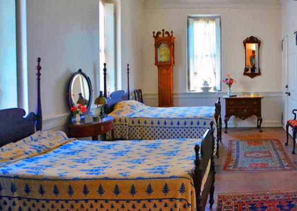 2022-04-24_Hope Lodge_Degn-Era Bedroom in Colonial Revival Period (1922-1953)-10001.JPG