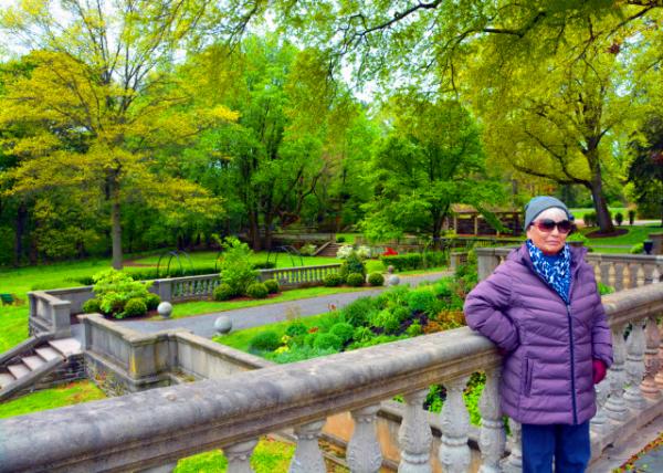 2022-05-08_A Colonnade or Pergola behind Remaining from the Curtis Mansion-10001.JPG