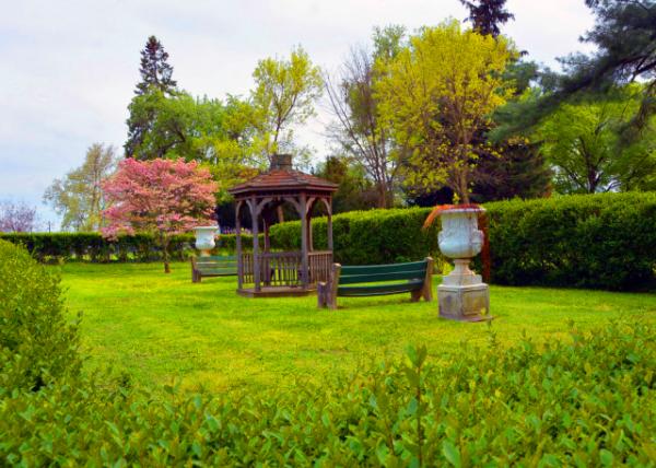 2022-05-08_Henry West Breyer Sr. House (Cheltenham Township Municipal Bldg. 1915)_Courtyard0001.JPG