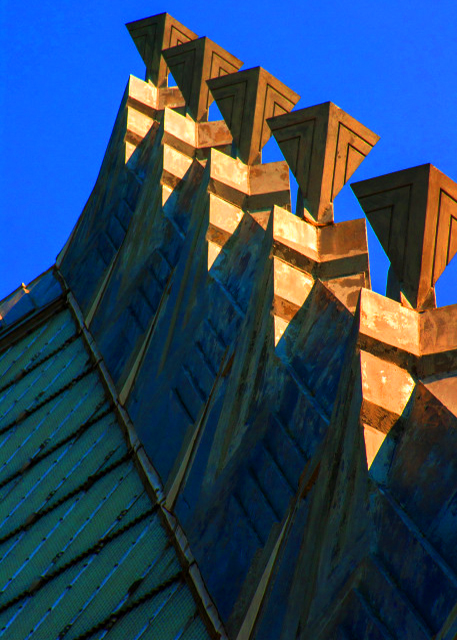 2022-05-08_This glass pyramid_ resting on desert-colored concrete by metal frames decorated with crockets_ an ornamenta0001.JPG