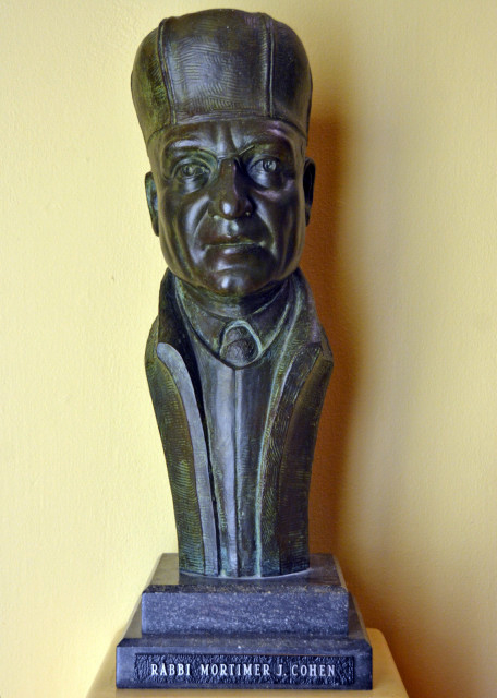 2022-05-08_Sculpture of Rabbi Mortimer Cohen0001.JPG