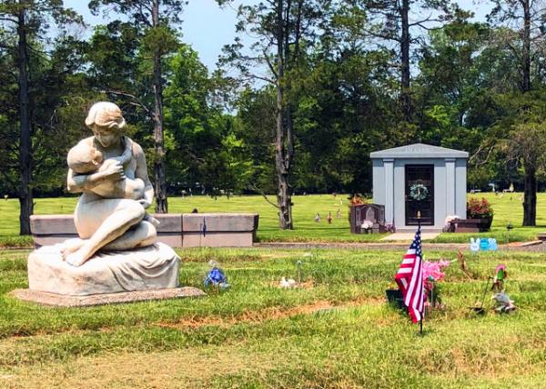 2022-06-01_Statue_ Mother & Child0001.JPG