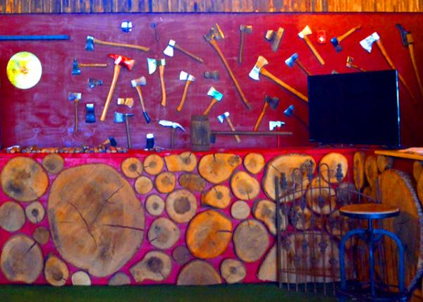 2022-07-10_225 E High St_Splitting Edge Axe Throwing_Lobby-20001.JPG