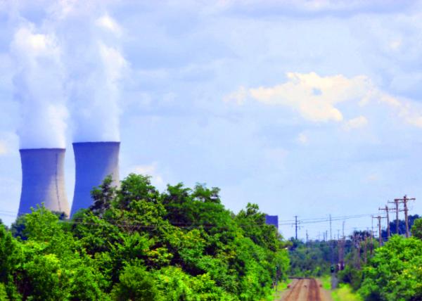 2022-07-10_Limerick Generating Station Viewed from S Washington St of  Pottstown-30001.JPG