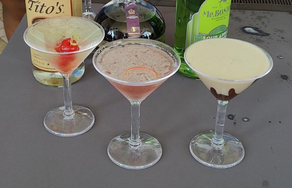 1764678180472184.jpg 3 小哥甲乙丙调的三杯马提尼.jpg