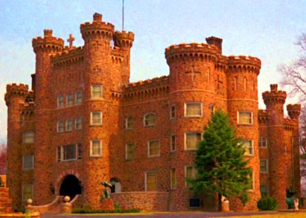 2022-07-30_701 Bethlehem Pike & Lindenwold Terrace_Lindenwold Castle_In 1912_ asbestos magnate Richard Van Zeelust Mattison remodeled his mansion in Ambler to resemble Windsor Castle.0001.JPG