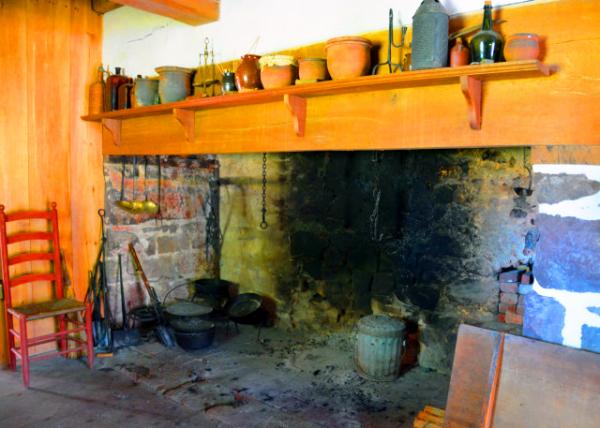 2022-08-14_Henry Antes House_Fireplace0001.JPG