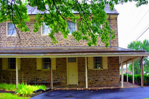 2022-08-22_Made of squared and cut pink sandstone_ an example of a style of meeting houses known as double meeting houses_ so named due to their separate entrances for men and women0001.JPG