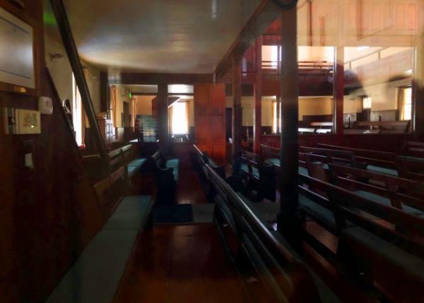 2022-08-22_Pray Hall_An interior balcony encircles the entire meeting room0001.JPG