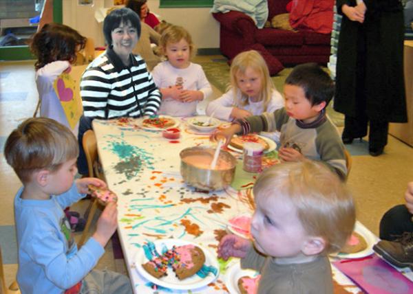 2006-02-17_Cookie Decorating in Friendship Party @ UGCLC0001.JPG