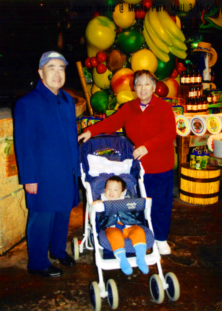 2004-03-10_Menlo Park Mall0001.JPG