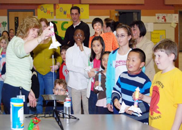 2010-03-11_Pop Goes in the Rocket @ Sci Night-4M0001.JPG