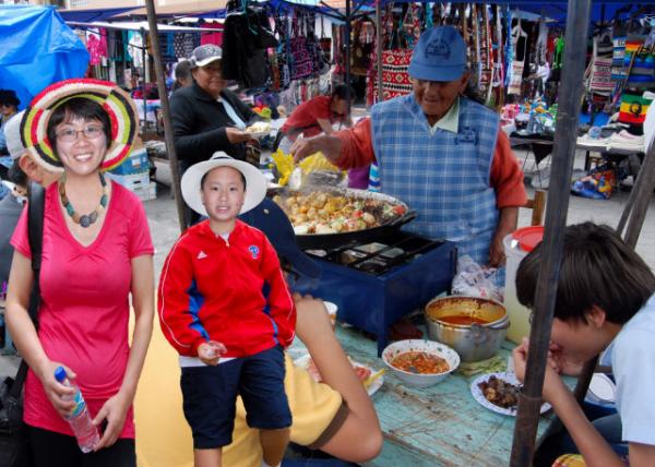 2013-03-30_Otavalo Market in Ecuador0001.JPG
