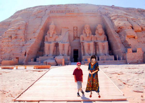 2011-04-06_Statues of Ramses II on the Facade of Great Temple of Abu Simbel (13C BC)0001.JPG