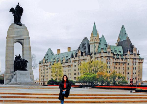 1997-05-28_Ottawa_Natl War Memorial0001.JPG