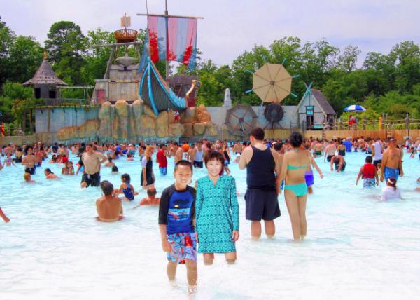 2011-07-04_Blue Lagoon of 6 Flags Hurricane Harbor_M0001.JPG