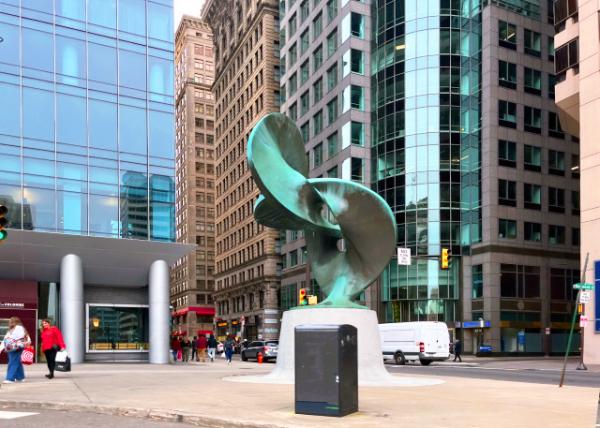 2025-03-23_01_Robert Engman Triune 1975 in Massive Bronze Curves Interlock0001.JPG