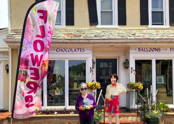 2021-05-22_Wrist Corsage & Boutonniere @ A Flower Affair0001.JPG