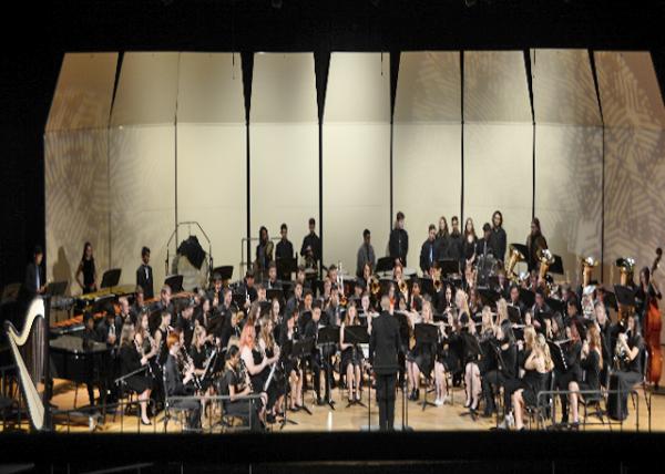 2019-12-18_Symphonic Band_Sleigh Ride by Leroy Anderson-10001.JPG