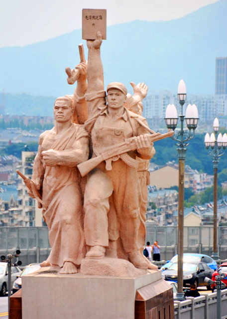 2019-07-20_Statue of First Yangtze River Bridge0001.JPG