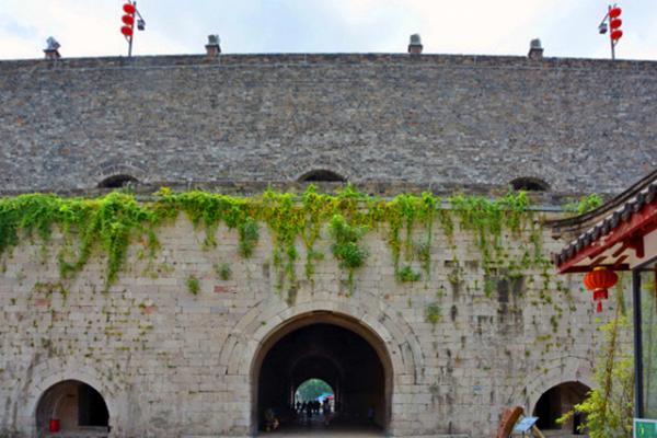 2019-07-20_Gate of China_3 Concave Cities-50001.JPG