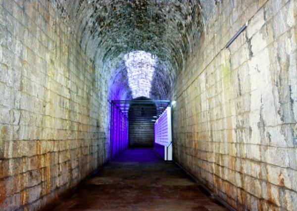 2019-07-20_Gate of China_Army Hiding Hole-10001.JPG