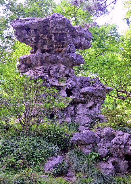 2019-07-23_Cloud-embellished Peak0001.JPG