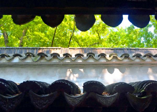 2017907-23_Black Tiles & Blue Bricks-20001.JPG